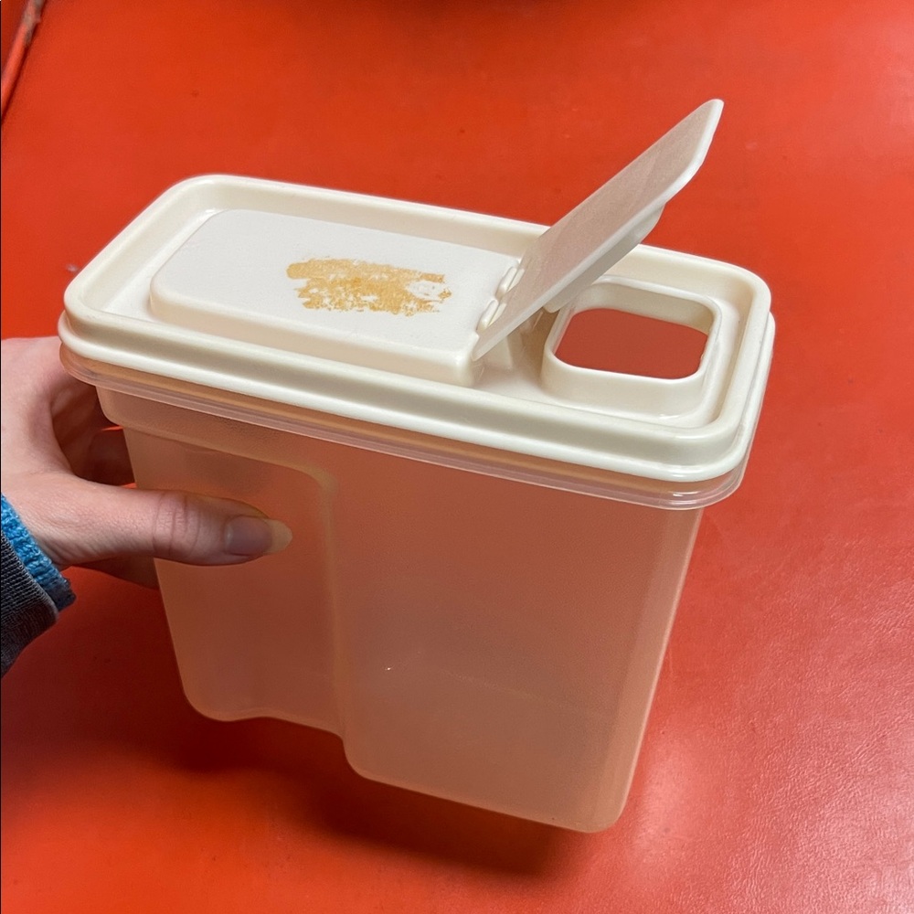 Vintage Rubbermaid Food Storage Container with Lid